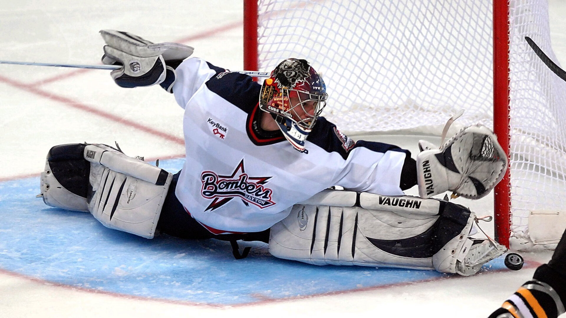 _青年街头表演：运动与艺术的交融_，运动街头风格